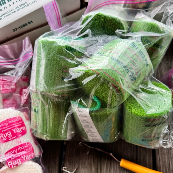 Vintage Caron Latch Hook Rug Kits And Extras Lot - Picture 3 of 7